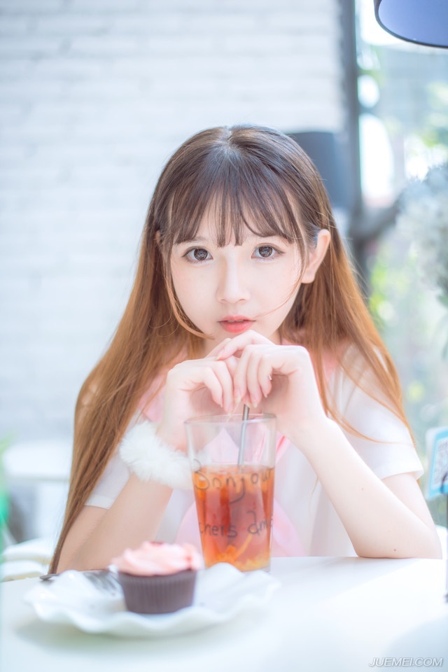 婴儿诞生，一般人不知晓婴儿的未来，可是都说——恭喜!恭喜!某人死了，一般人也不明白死后的世界，却说——可惜!可惜!——三毛《亲爱的三毛》